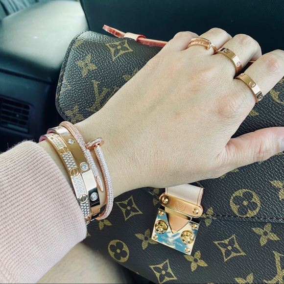 ✨ 18K Rose Gold Lock Studded Bracelet Bangle - Picture 6 of 6